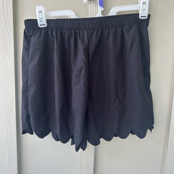 Black Tulip Edge Shorts - Picture 2 of 4
